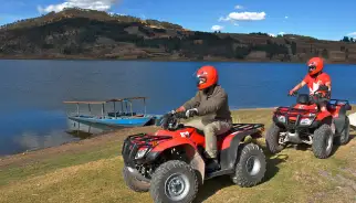 cuatrimotos en la laguna huacarpay cusco